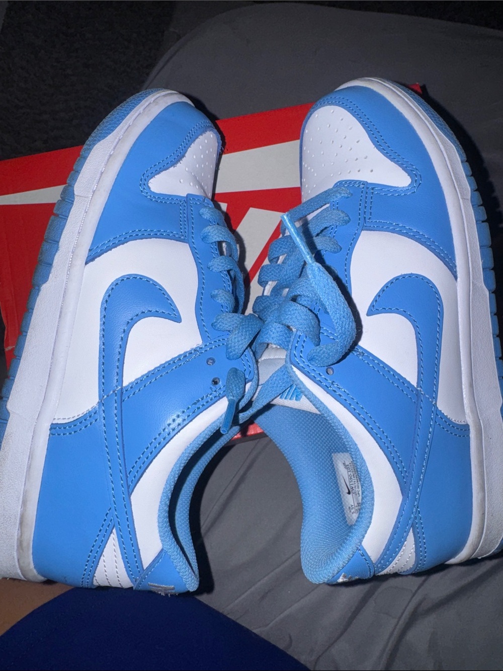 University Blue grade school dunks 5.5Y - Picture 7 of 7